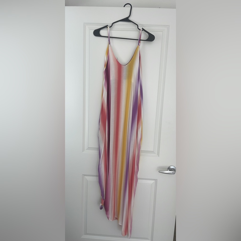 Striped maxi dress.   Never worn and tag on.  Size S